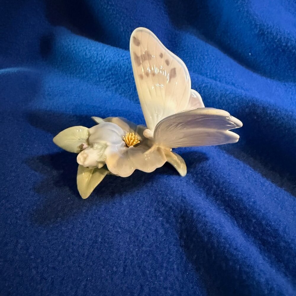 Lladro Mariposa Refreshing Pause